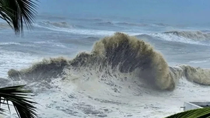 সমুদ্রবন্দরে ৩ নম্বর সতর্কসংকেত