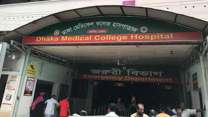 ভাটারায় বাসা থেকে নারীর ঝুলন্ত মরদেহ উদ্ধার