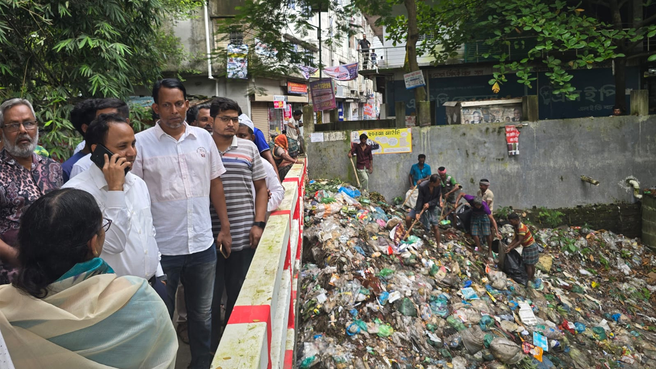 হ্যালো ডিসিতে অভিযোগ, মুহূর্তেই পরিষ্কার ময়লার ভাগাড়