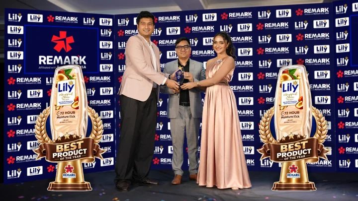 লিলি হুইপড শিয়া বডিওয়াশকে বর্ষসেরা পণ্য ঘোষণা