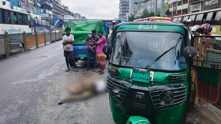 উত্তরায় রাস্তা পার হওয়ার সময় গাড়িচাপায় ব্যবসায়ী নিহত