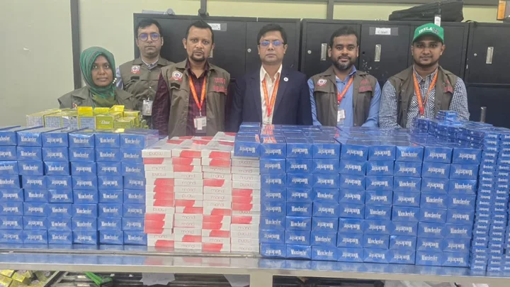 শাহজালালে ৫৯৫ কার্টন সিগারেট, মদসহ নিষিদ্ধ ক্রিম জব্দ