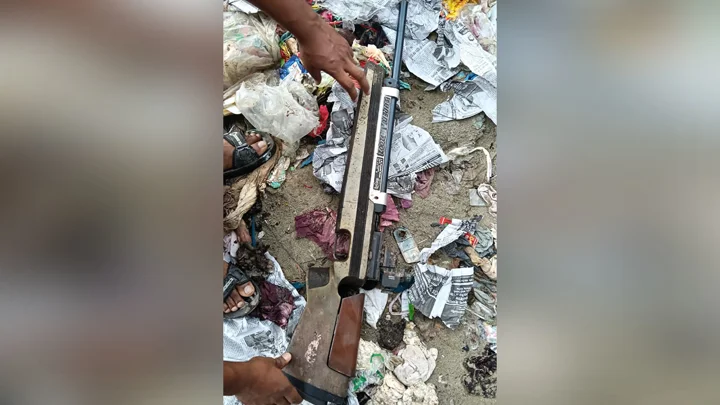 নারায়ণগঞ্জে ঝোপ থেকে বিদেশি এয়ার রাইফেল উদ্ধার
