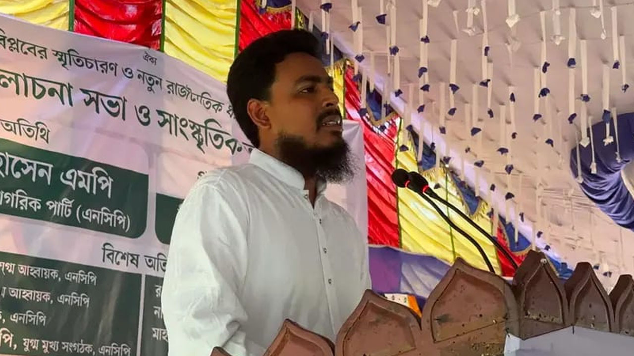 বিএনপি সাহাবুদ্দিন চুপ্পুকে ‘সেফ এক্সিট’ দিতে চায়: আখতার হোসেন