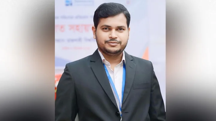 ধানক্ষেত থেকে বিচারকের আসনে আলমডাঙ্গার আনারুল