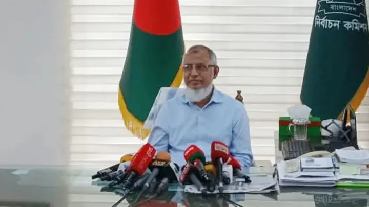 চলতি সেপ্টেম্বরেই ইউপি নির্বাচনের তপশিল : ইসি আনোয়ারুল