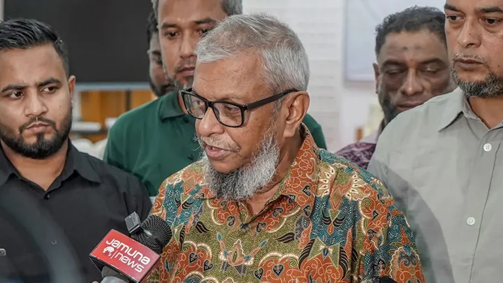প্রবাসীদের সমস্যা সমাধানে কূটনৈতিক প্রচেষ্টা অব্যাহত: প্রবাসীকল্যাণ মন্ত্রী