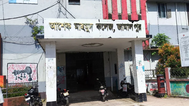 সমালোচনার মুখে শিক্ষার্থীদের উপহারের ফ্রিজ ফেরত দিলেন বিভাগীয় প্রধান