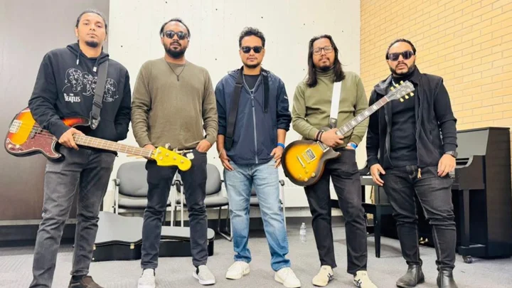 কনসার্ট থেকে অ্যাশেজ ব্যান্ড সদস্যের মোবাইল চুরি