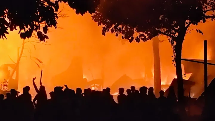 আড়াই ঘণ্টার চেষ্টায় আশুলিয়ার ঝুট গোডাউনের আগুন নিয়ন্ত্রণে
