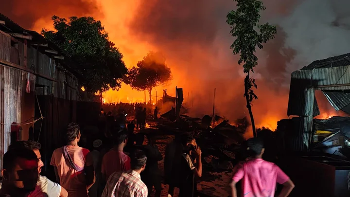 আশুলিয়ায় ঝুট গোডাউনে আগুন, ছড়িয়ে পড়ছে বাসাবাড়িতে