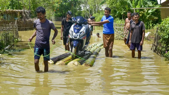 আসামে স্মরণকালের ভয়াবহ বন্যা, প্রাণহানি বেড়ে ৪১