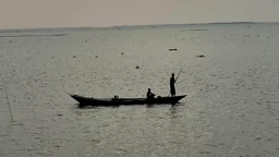 হাওরে মাছ ধরতে গিয়ে বজ্রপাতে যুবকের মৃত্যু