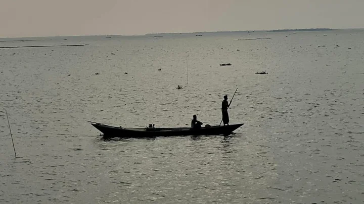 হাওরে মাছ ধরতে গিয়ে বজ্রপাতে যুবকের মৃত্যু