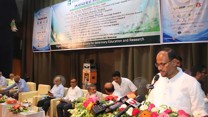 প্রতি বিভাগে বিশেষায়িত ভেটেরিনারি হাসপাতাল করার চিন্তা করছি: প্রাণিসম্পদ প্রতিমন্ত্রী