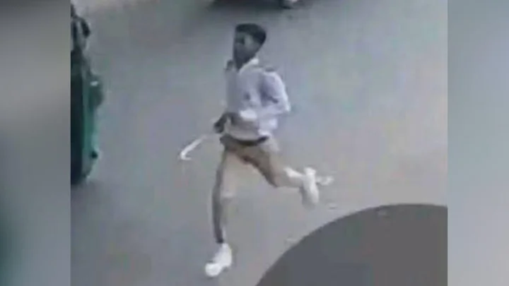 শাসন করায় শিক্ষককে গাছের ডাল দিয়ে পেটাল সপ্তম শ্রেণির ছাত্র