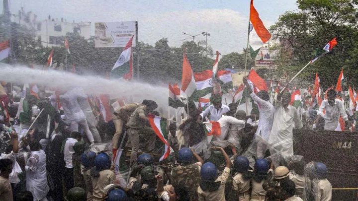 প্রশ্নফাঁসের ঘটনায় এবার ভারতের আরেক রাজ্য উত্তাল, পুলিশ-শিক্ষার্থী সংঘর্ষ