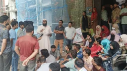 শিক্ষক ও প্রশাসনের আশ্বাসে অনশন ভাঙলেন বেরোবি শিক্ষার্থীরা