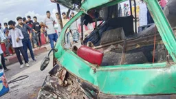 বাস-মাহিন্দ্র সংঘর্ষে নিহত ১, ববি শিক্ষার্থীসহ আহত ৪
