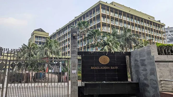 ৩০ ব্যাংকের এটিএম-অনলাইন সেবা বন্ধ নিয়ে কেন্দ্রীয় ব্যাংকের বিজ্ঞপ্তি