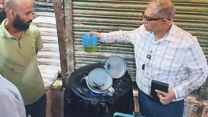 অস্বাস্থ্যকর ড্রামে তেল বিক্রি, ৯৫ প্রতিষ্ঠানকে জরিমানা