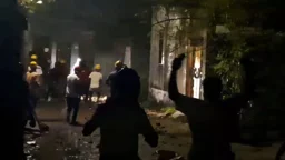 টর্চলাইট জ্বালিয়ে ব্রাহ্মণবাড়িয়ায় দুই গোষ্ঠীর সংঘর্ষ, আহত ১৫