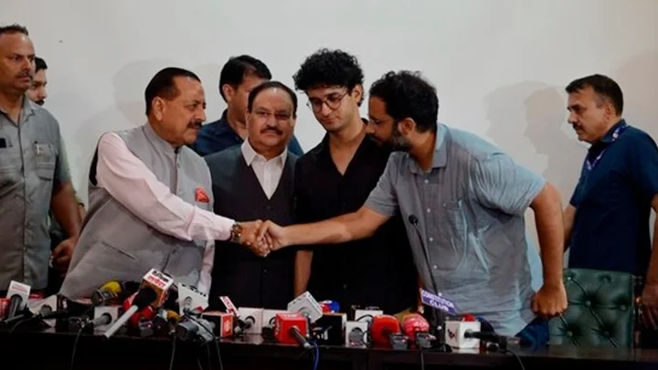 আন্দোলন প্রত্যাহার করল ককরোচ পার্টি