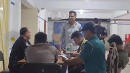 চট্টগ্রামে রাতে বিশেষ অভিযান, বিদেশি নাগরিকসহ আটক ৭০
