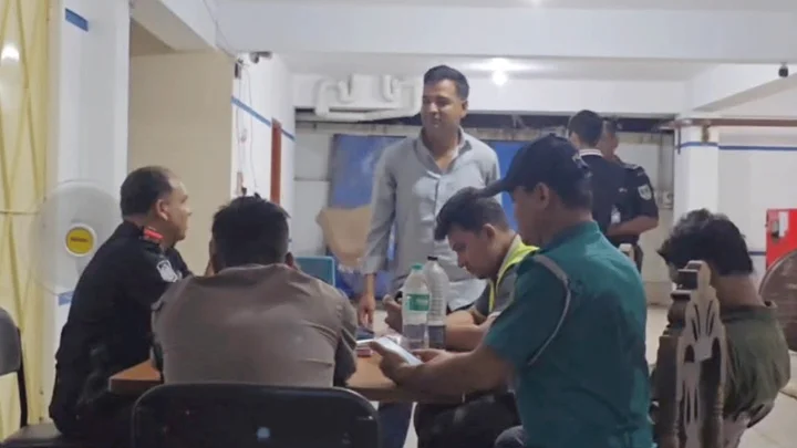 চট্টগ্রামে রাতে বিশেষ অভিযান, বিদেশি নাগরিকসহ আটক ৭০