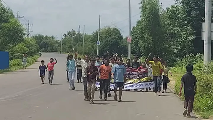ফটিকছড়ি উত্তরে ৪৮ ঘণ্টার হরতাল, যান চলাচল বন্ধ