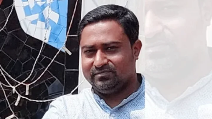 যুবলীগের মিছিল থেকে চবির হল কর্মকর্তা গ্রেপ্তার
