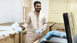 চবির ১১টি হলে ১১ ডিপ ফ্রিজ দিলেন চাকসু ভিপি