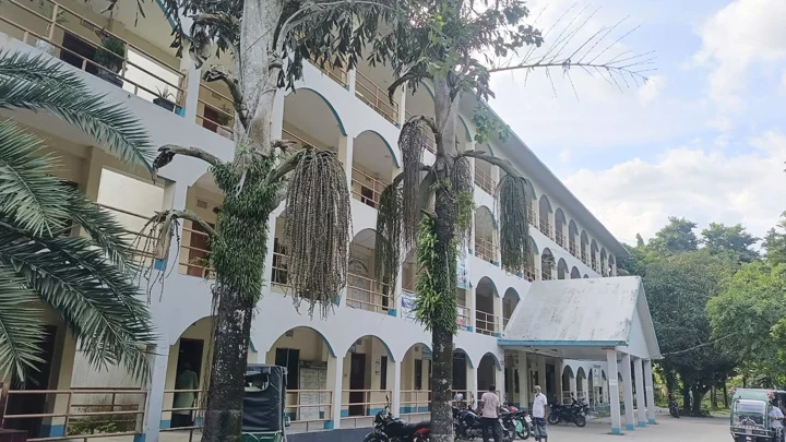 মতলব উত্তরের ১৬ দপ্তরে ভারপ্রাপ্তদের দিয়ে চলছে প্রশাসন