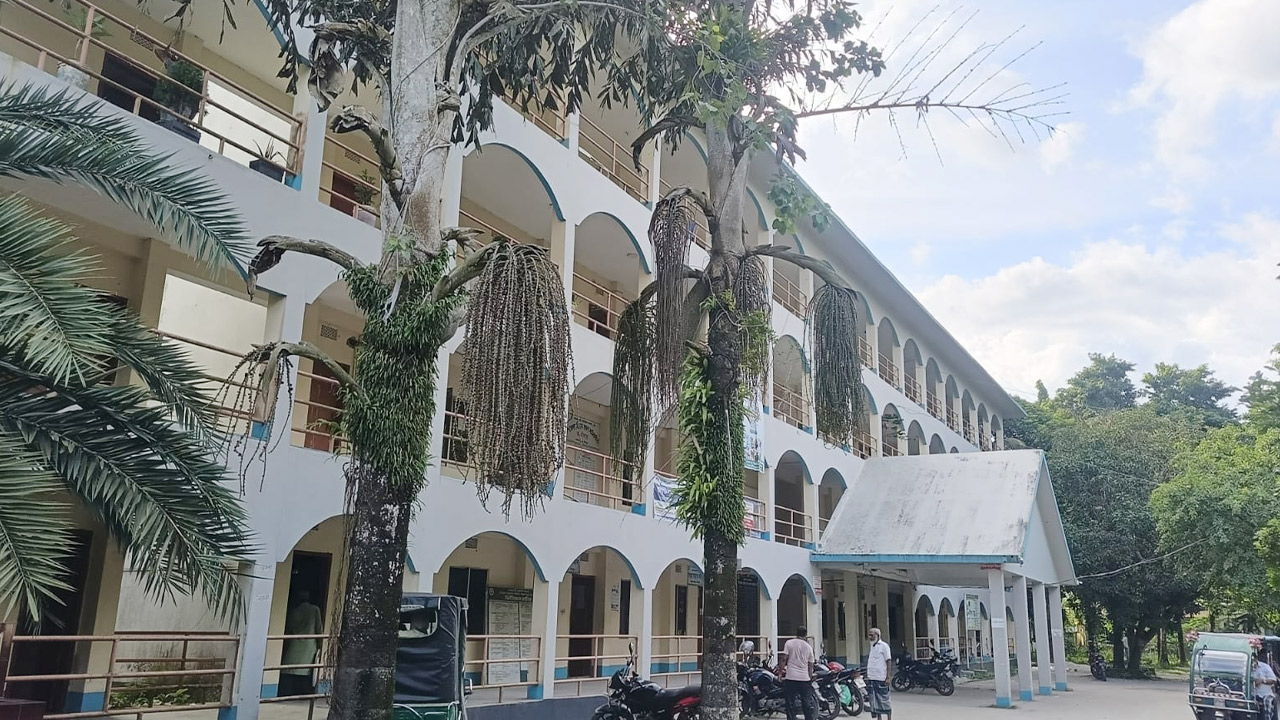 মতলব উত্তরের ১৬ দপ্তরে ভারপ্রাপ্তদের দিয়ে চলছে প্রশাসন