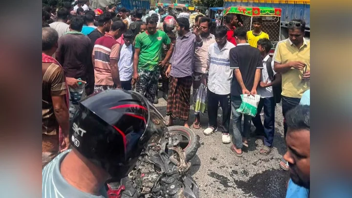 চাঁপাইনবাবগঞ্জে পৃথক দুর্ঘটনায় ৪ মোটরসাইকেল আরোহী নিহত