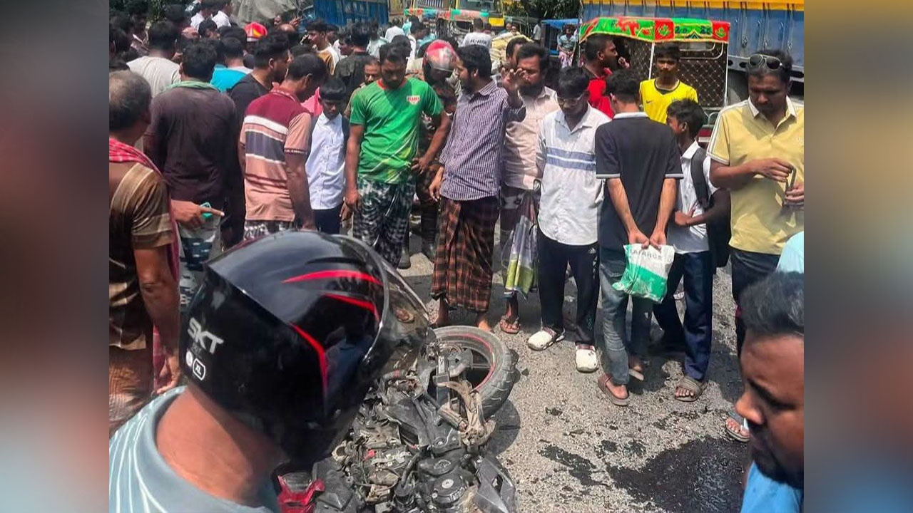 চাঁপাইনবাবগঞ্জে পৃথক দুর্ঘটনায় ৪ মোটরসাইকেল আরোহী নিহত
