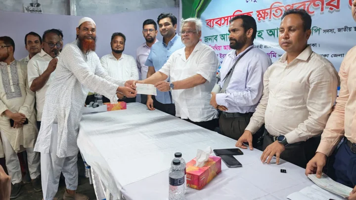 ভূমি অধিগ্রহণের ক্ষতিপূরণে দ্রুত সেবা, মাঠে ২৮ চেক হস্তান্তর