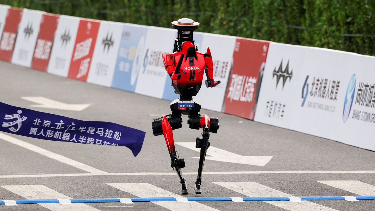 Chinese-robots-beat-Usain-Bolt's