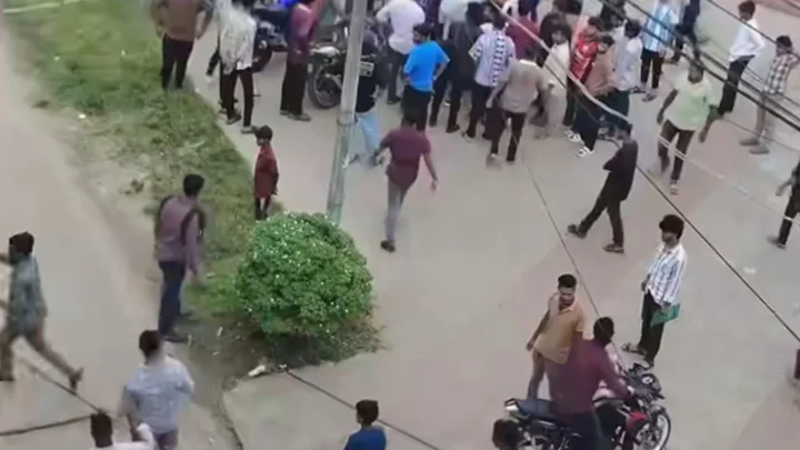 ১২ বছর পর রাতে নতুন কমিটি, দুপুরেই ছাত্রদলের দুপক্ষের সংঘর্ষ