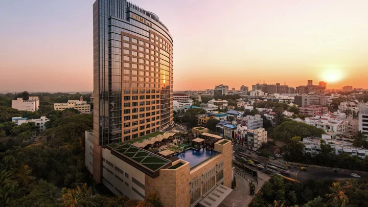 ভারতে পাঁচ তারকা হোটেলে সুইমিংপুলে বিদ্যুৎস্পৃষ্ট হয়ে দুই বিদেশির মৃত্যু