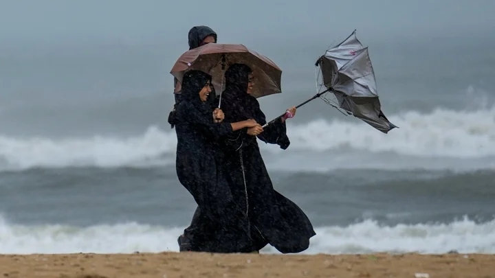 স্ত্রী-প্রেমিকার নামে ঘূর্ণিঝড়ের নামকরণ করতেন আবহাওয়াবিদরা