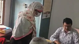 বোরকা পরে ছদ্মবেশে ভূমি অফিসে ডিসি ফরিদা