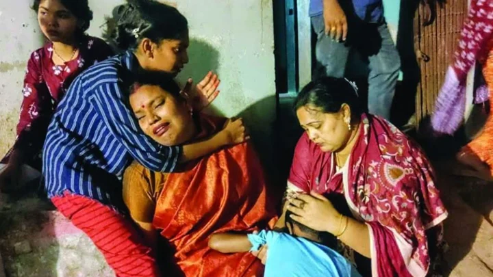 প্রতিমা বিসর্জনের সময় বিদ্যুৎস্পৃষ্টে যুবকের মৃত্যু