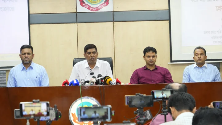 ৫ আগস্ট ঘিরে নাশকতার তথ্য নেই, সতর্ক অবস্থানে পুলিশ: ডিবিপ্রধান