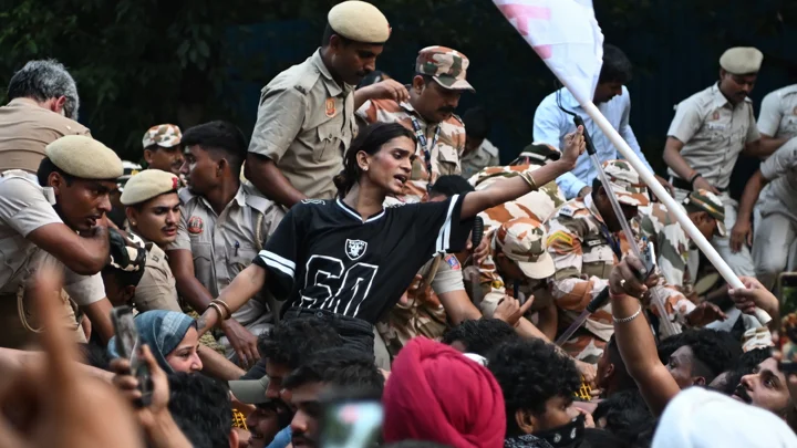 দিল্লির রাজপথ নরেন্দ্র মোদিকে যেভাবে কাঁপিয়ে দিয়েছে, তা আগে দেখা যায়নি