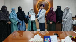 নিকাব পরিহিত শিক্ষার্থীকে হেনস্তা, ছাত্রীসংস্থার স্মারকলিপি