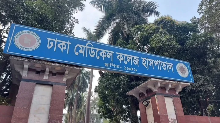 রমনা পার্কের পাশে ফুটপাতে পড়ে ছিল বৃদ্ধের মরদেহ