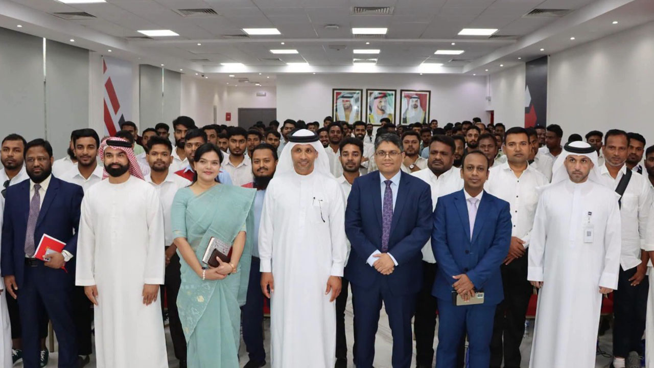 Dubai taxi company with consul general