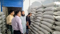 বগুড়ায় সারের হিসাবে গরমিল দুই ডিলারকে জরিমানা
