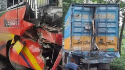 ফেনীতে কাভার্ডভ্যান-বাস সংঘর্ষে নিহত ৪ জনের পরিচয় শনাক্ত